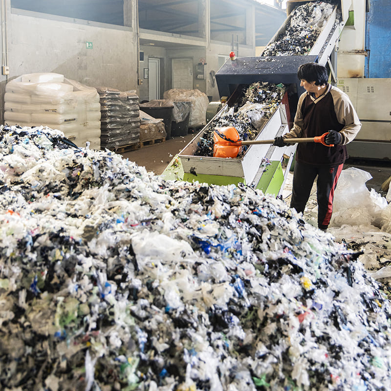 Sakupljanje otpadne plastike u saradnji sa domaćim partnerima
